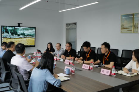 搭平台、拓场景、促合作|青岛市政府副秘书长、市投促办第一副主任王孝芝一行莅临利来国际AG智能参观指导